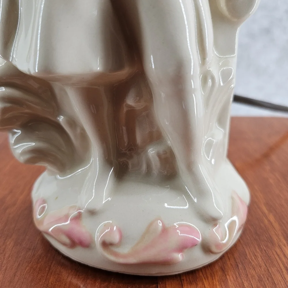 Vintage Hand Painted Bisque Colonial Figural Table Lamp‎ Cream Pink Blue WORKING